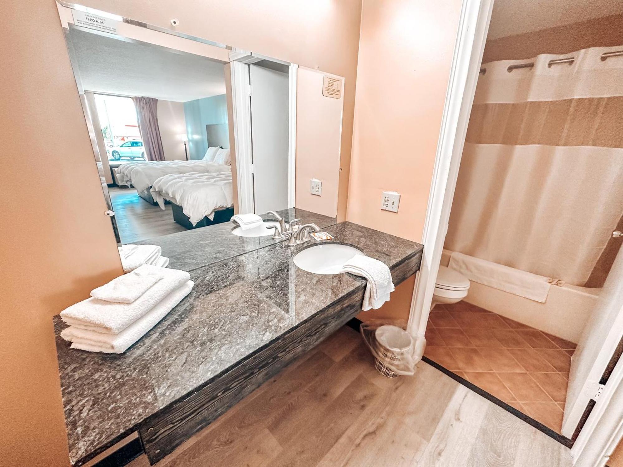 Laker Inn Jamestown Экстерьер фото